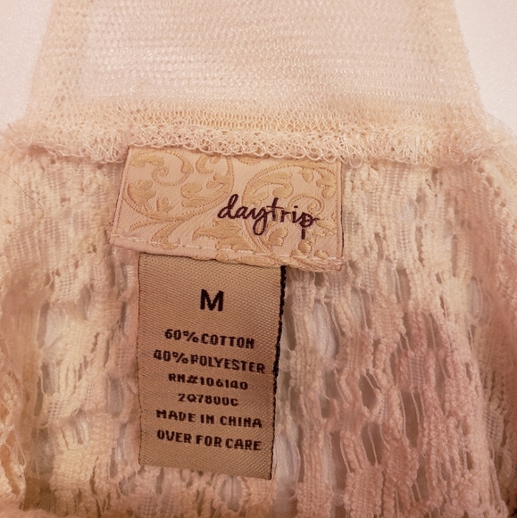 Cream colored  top - Picture 4 of 4